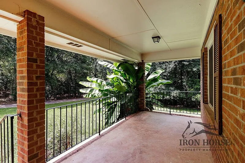 3 bed, 2.0 bath, 2218 sqft, $2,800 — Photo 4