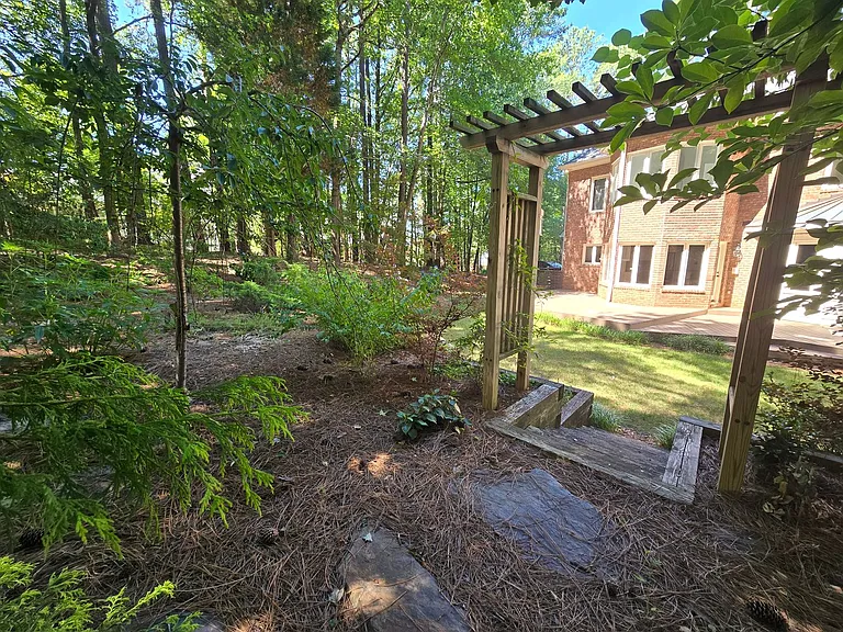 102 Eyemouth Ct — Photo 32