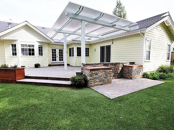 3rd image of 1 Creekledge Ct