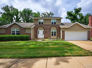 2011 Honey Ridge Ct, Chesterfield, MO 63017