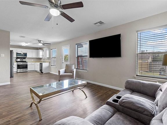 3rd image of 18425 Crestwind Ln