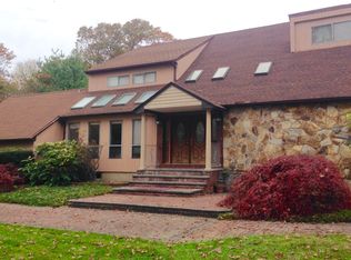 1 Woodland Dr, Woodbury, NY 11797