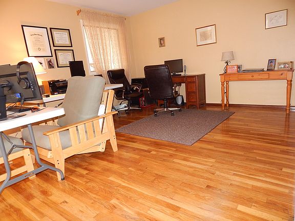 5th image of 389 E Park St