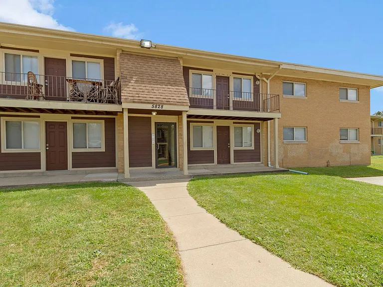 The Vistas Apartment Homes — Photo 30