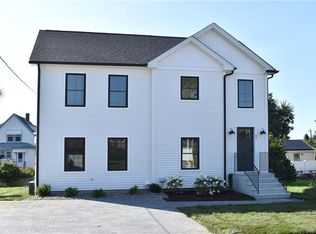 33 Hobart St, Westerly, RI 02891