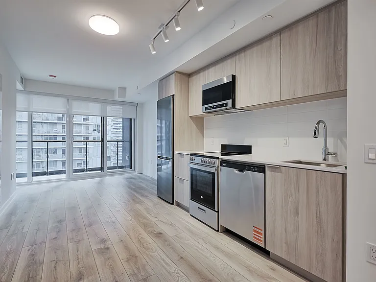 223 Redpath Ave — Photo 90