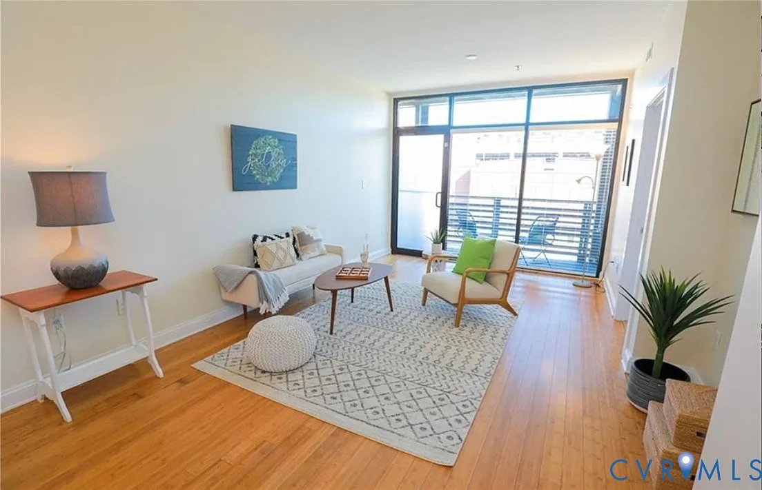 2 bed, 2.0 bath, 1050 sqft, $2,000 — Photo 2