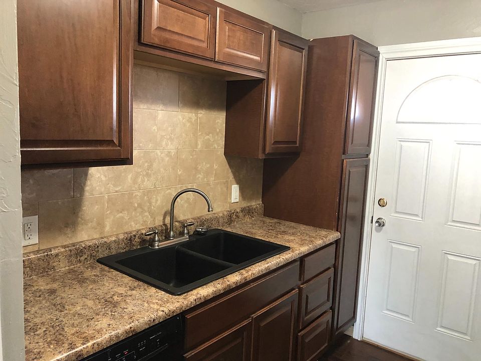 2nd image of 1327 Coffee St
