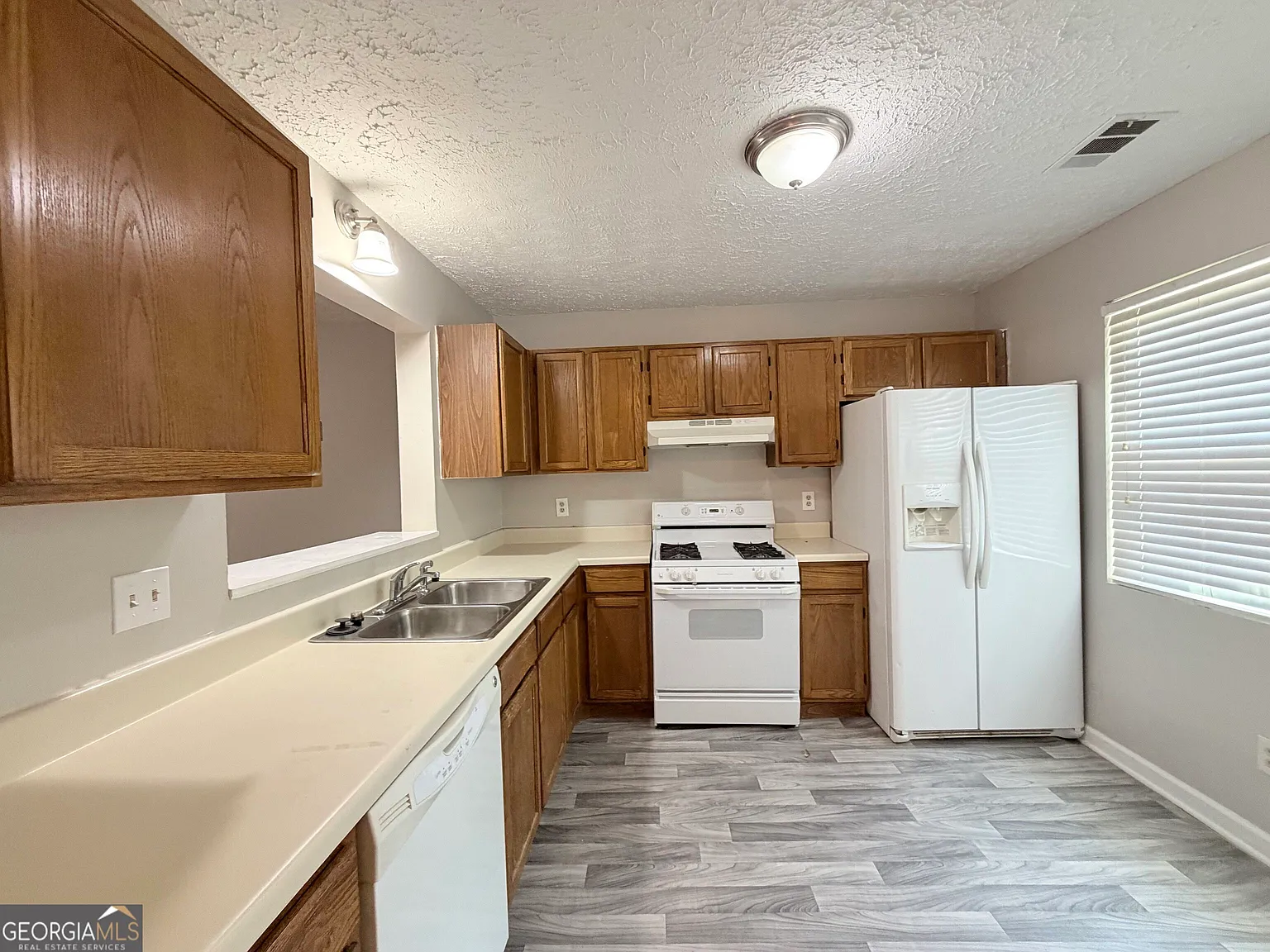 2 bed, 2.5 bath, 1184 sqft, $1,325 — Photo 4