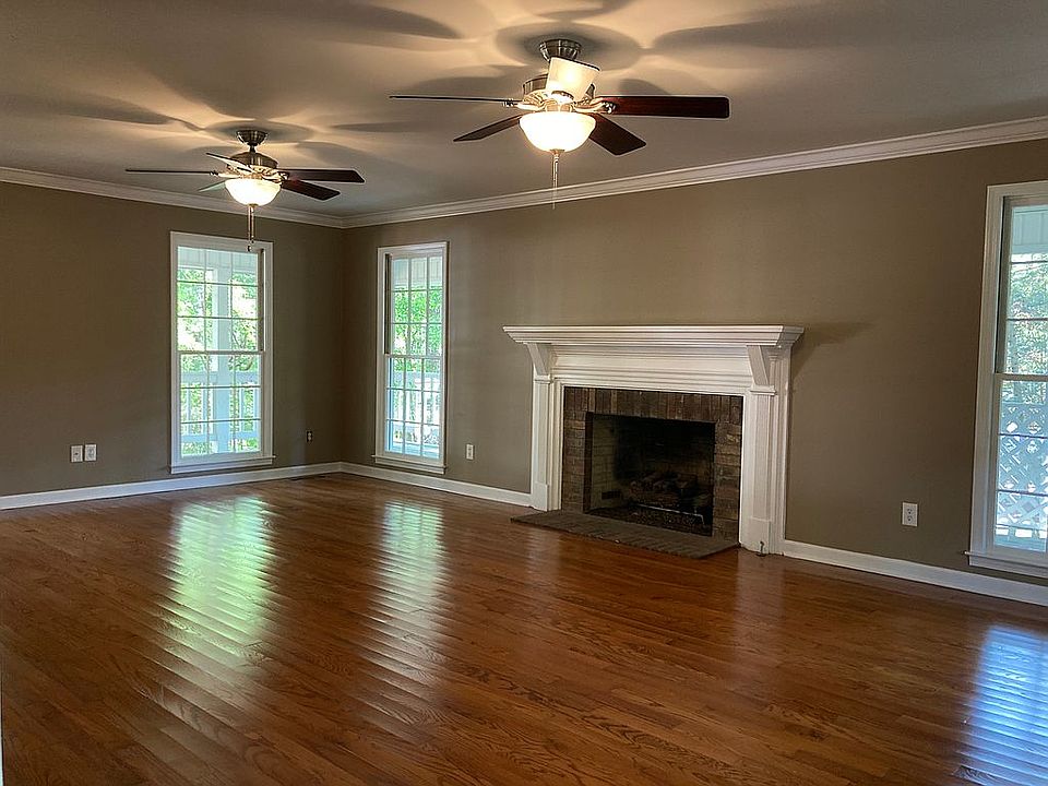 2nd image of 119 Woodcrest Dr
