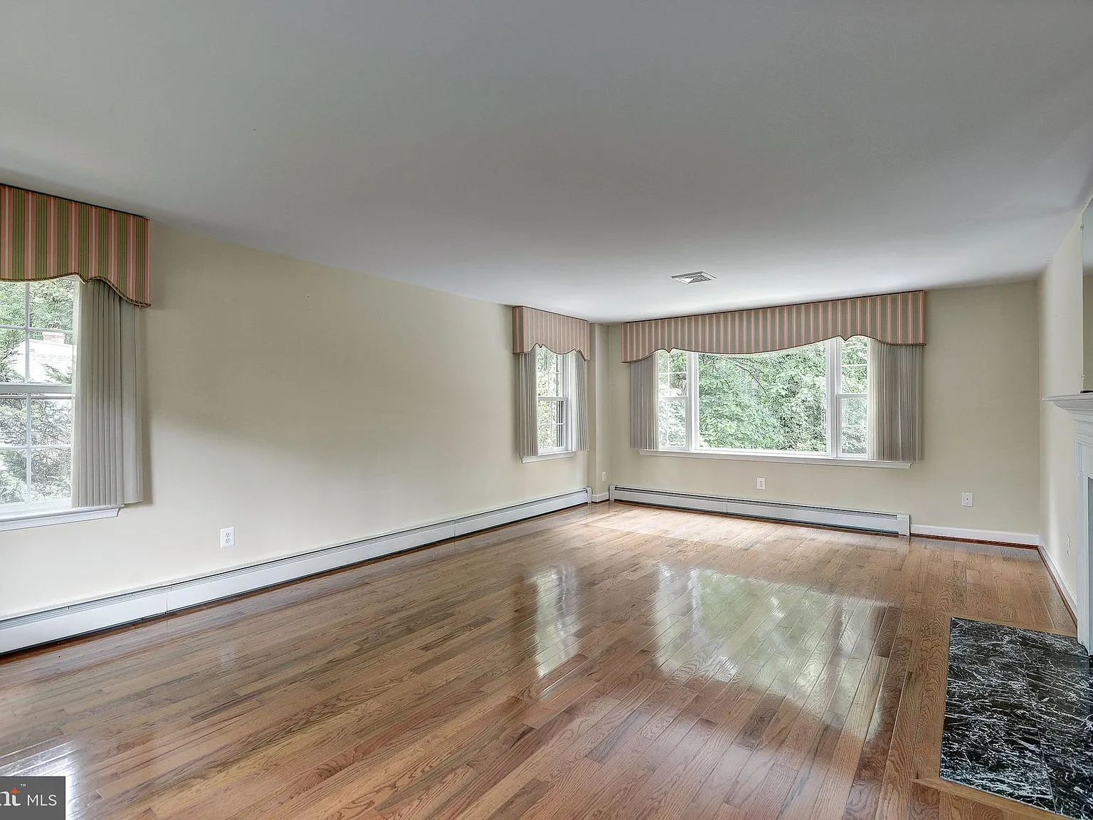 4 bed, 5.0 bath, 3970 sqft, $7,850 — Photo 4