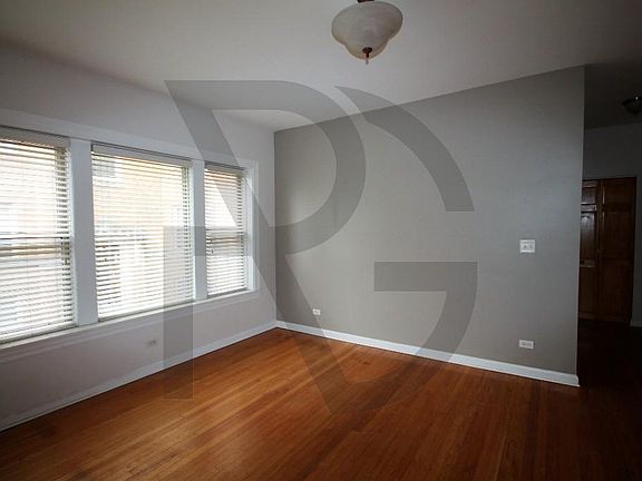 3rd image of 4700 N Winchester Ave #47081