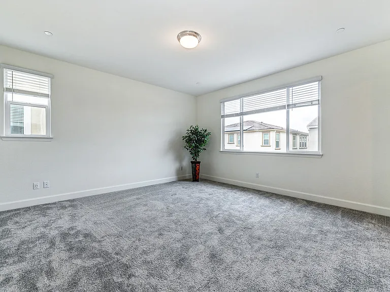 4025 Trinity Alps Way — Photo 23