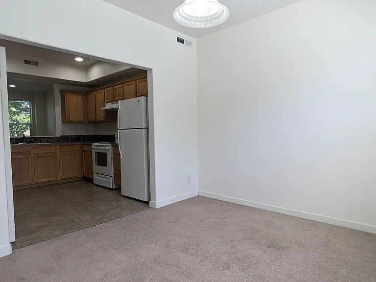 Halsey East Townhomes — Photo 77