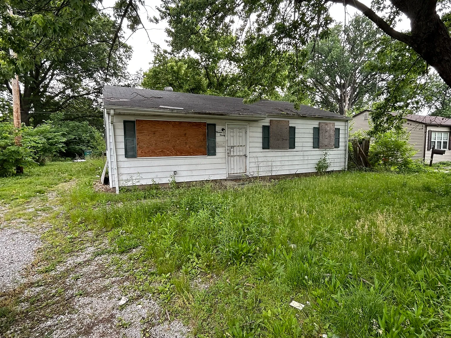3 bed, 936 sqft, $575 — Photo 1