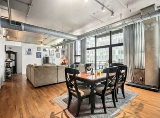 130 S Canal St APT 504, Chicago, IL 60606