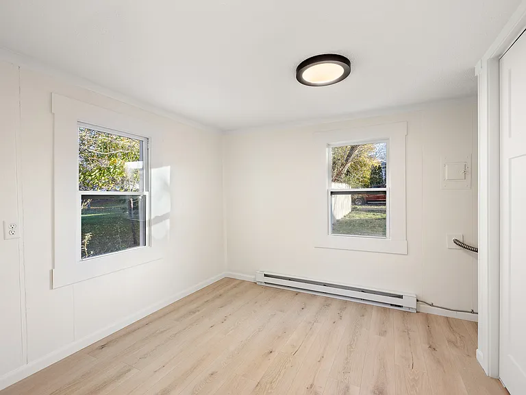 115 E Savidge St — Photo 23