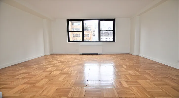 Rented by Manhattan Realty Group | media 9