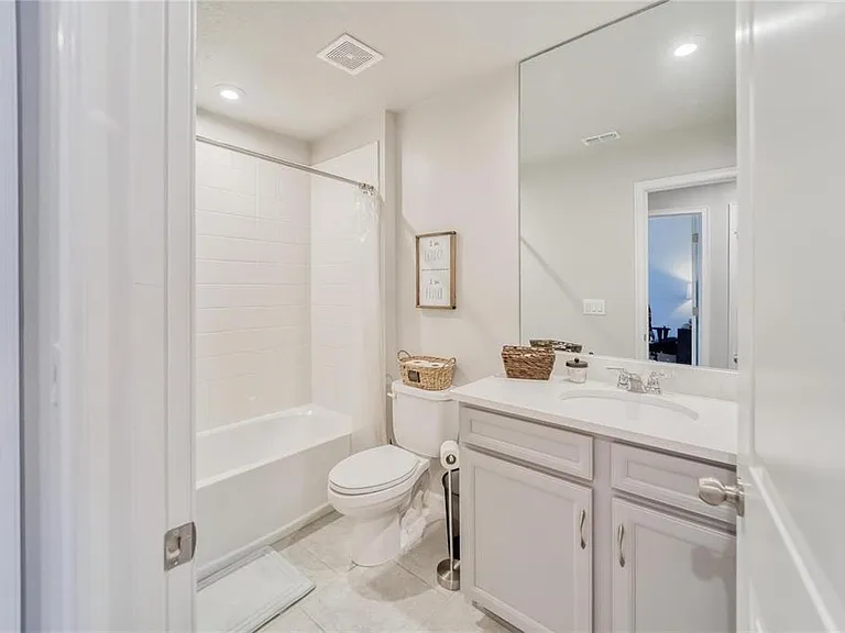 11540 Rolling Green Dr — Photo 26