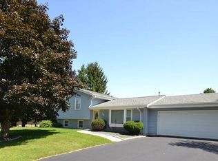W234N6858 Salem Dr, Sussex, WI 53089