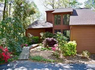 1415 Azure Cove Ct, Seneca, SC 29672