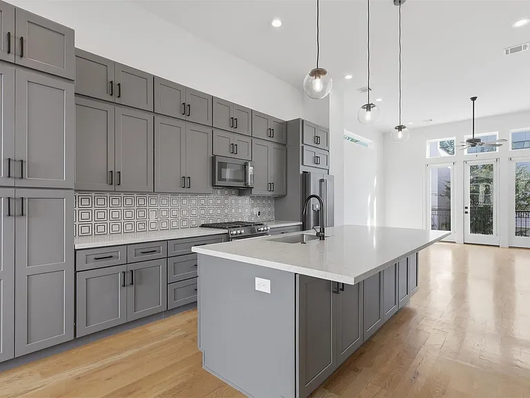 2213 Francis St — Photo 11
