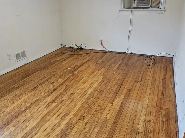 502 Avenue East image 23 of 28