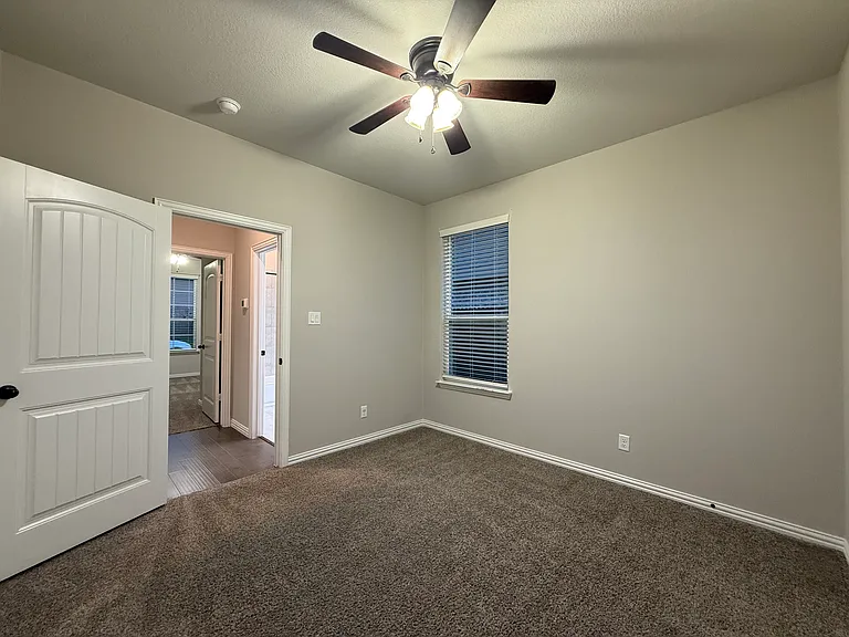 1717 Victoria Dr — Photo 31