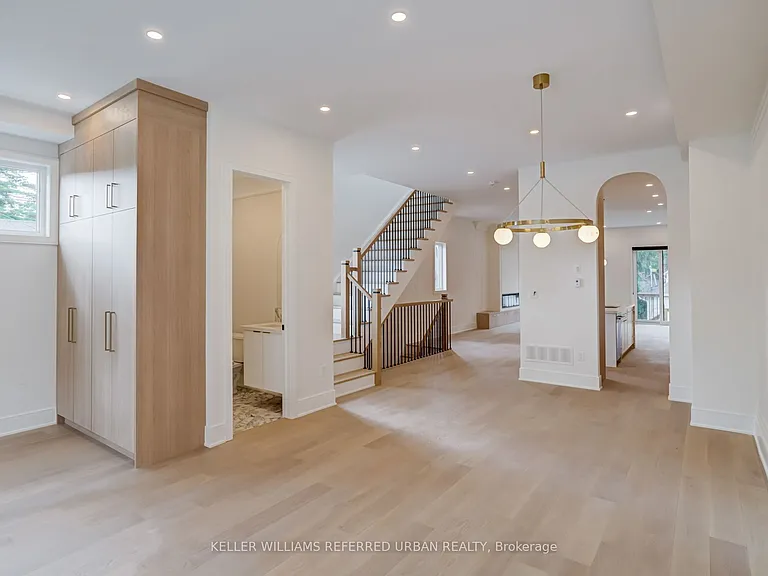 39 Wesley Ave — Photo 7