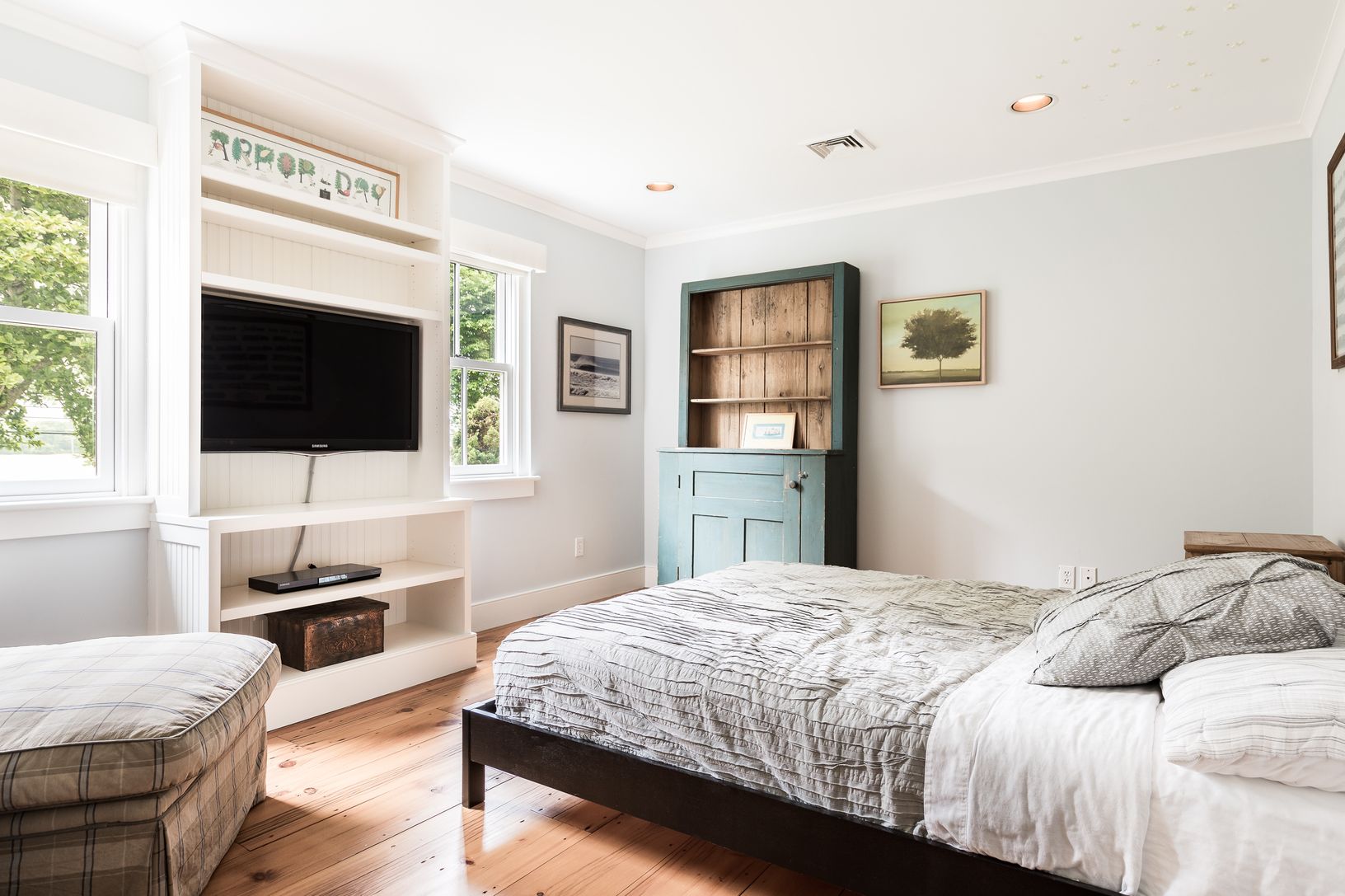 Second floor bedroom