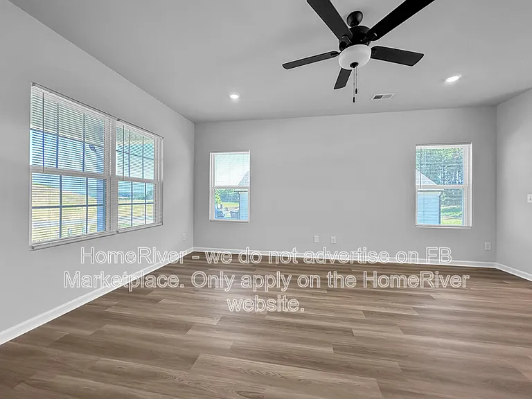 32 Foxton Pl — Photo 4
