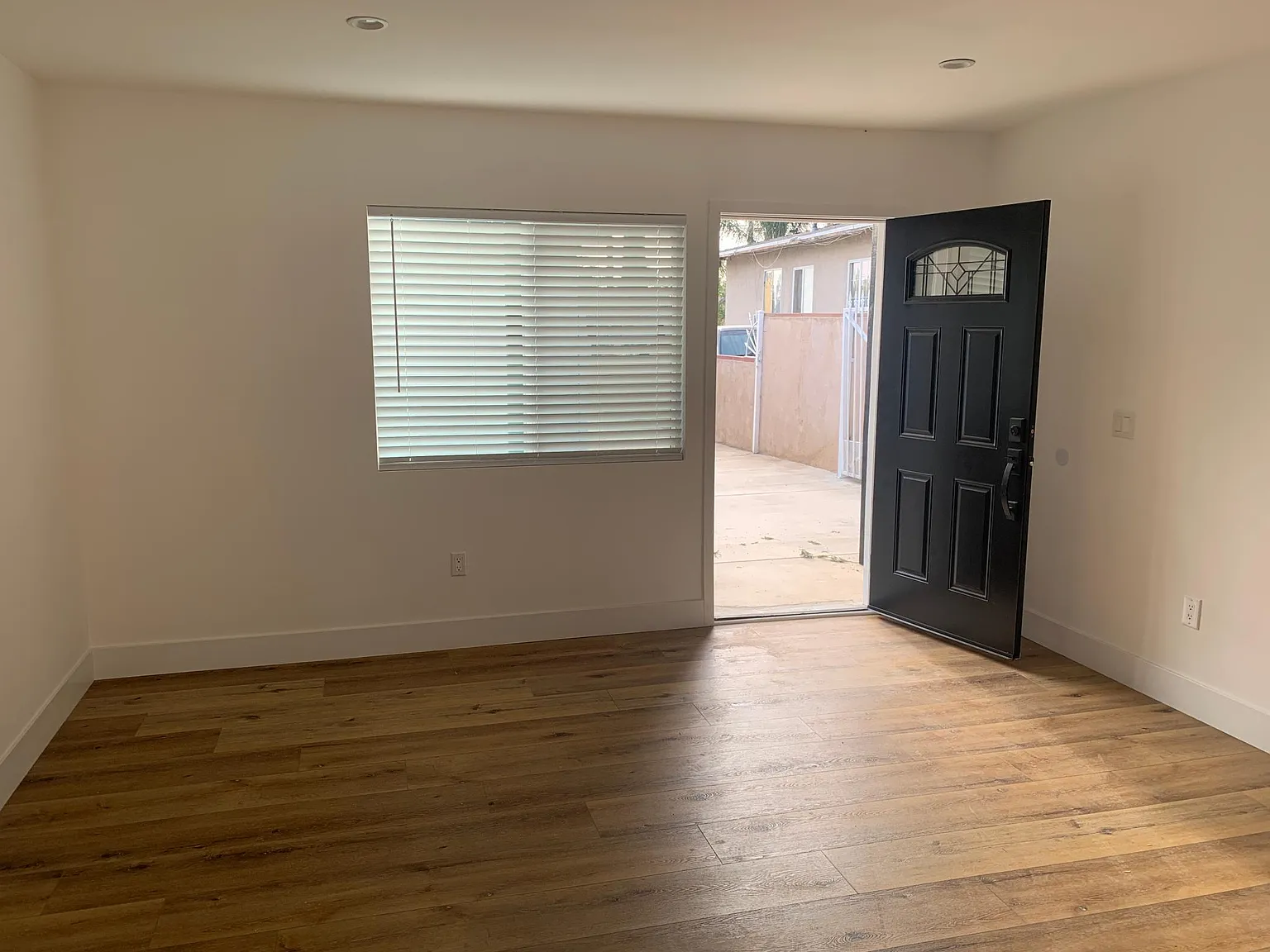 2 bed, 1000 sqft, $2,950 — Photo 2