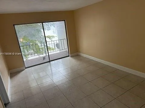 15157 NE 6th Ave #12 — Photo 5