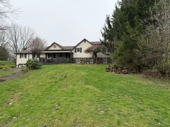 3458 Nearwood Dr, New Castle, PA 16101