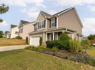 933 Ribbonleaf Ln, Fuquay Varina, NC 27526