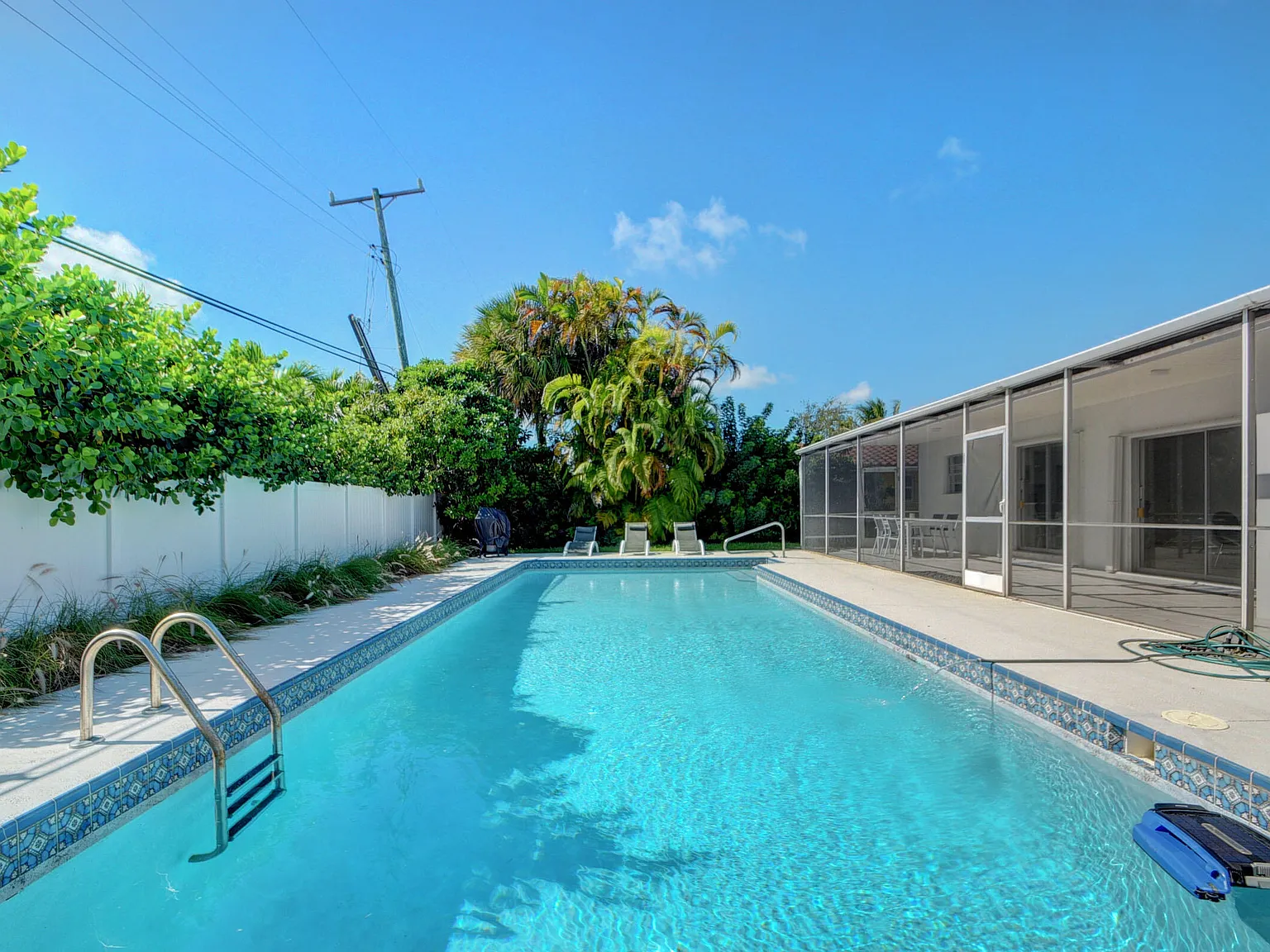 4 bed, 2.0 bath, 1819 sqft, $7,750 — Photo 2