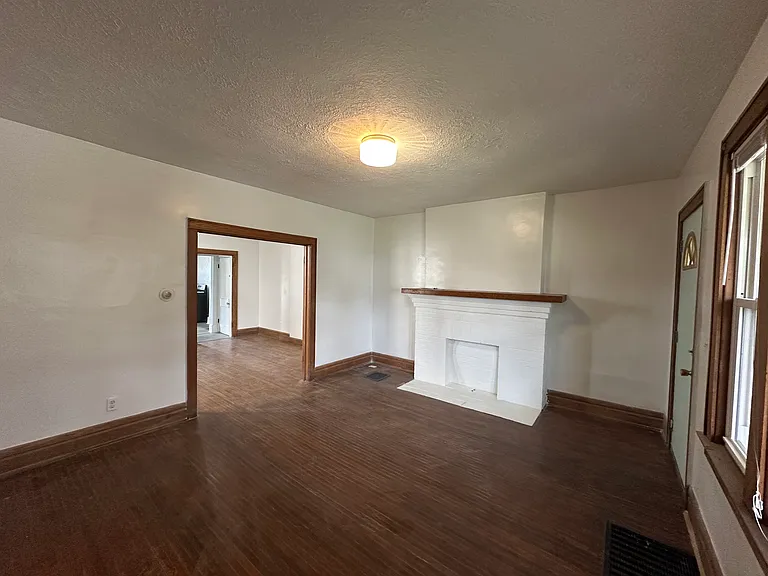2037 Floral Ave — Photo 5