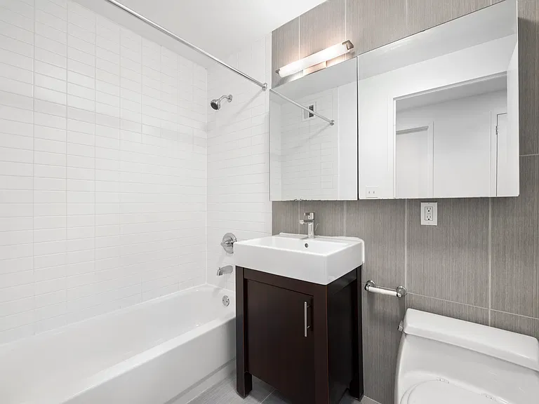 4134 Crescent St #7K — Photo 6