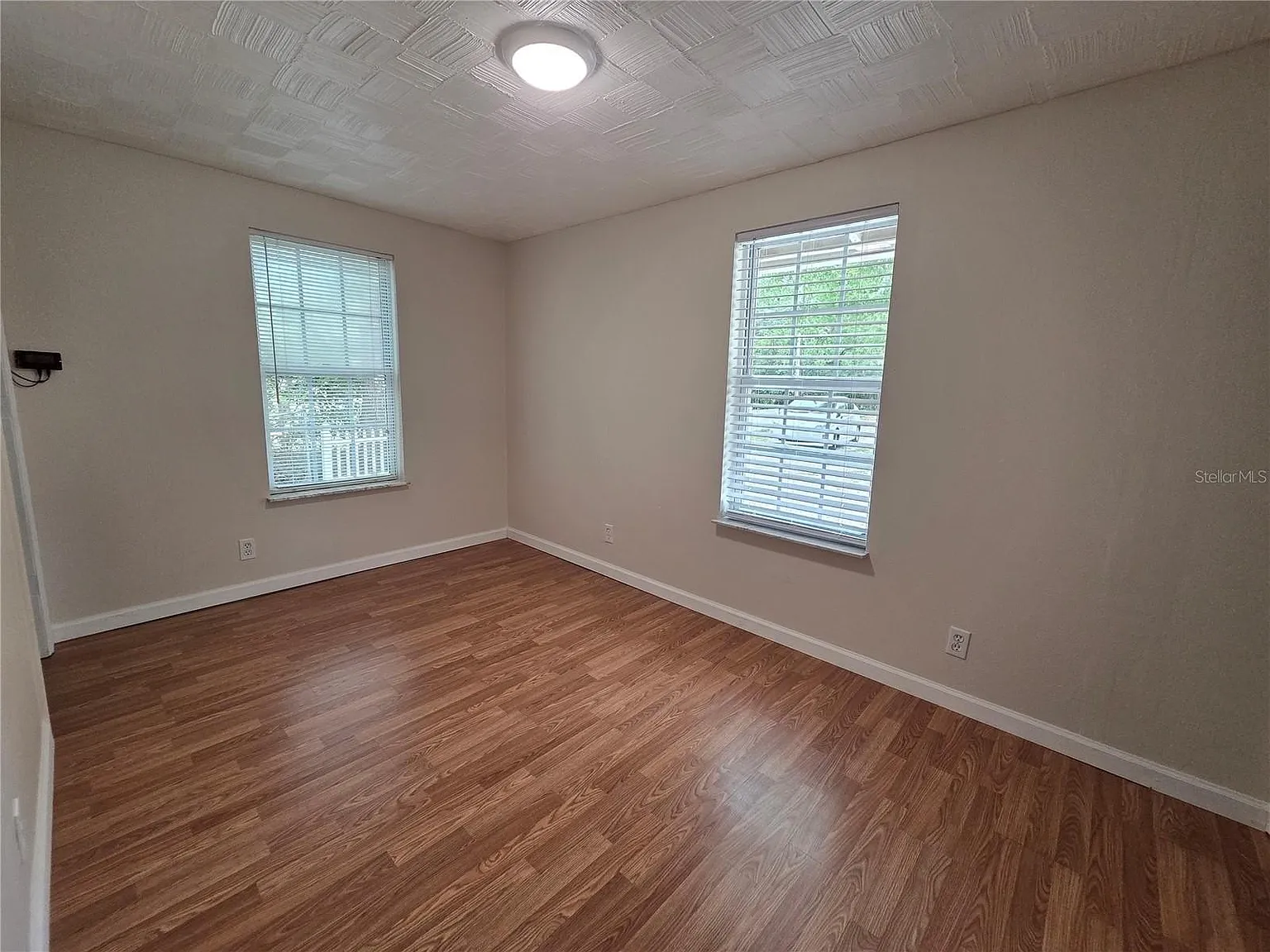 3 bed, 840 sqft, $650 — Photo 3