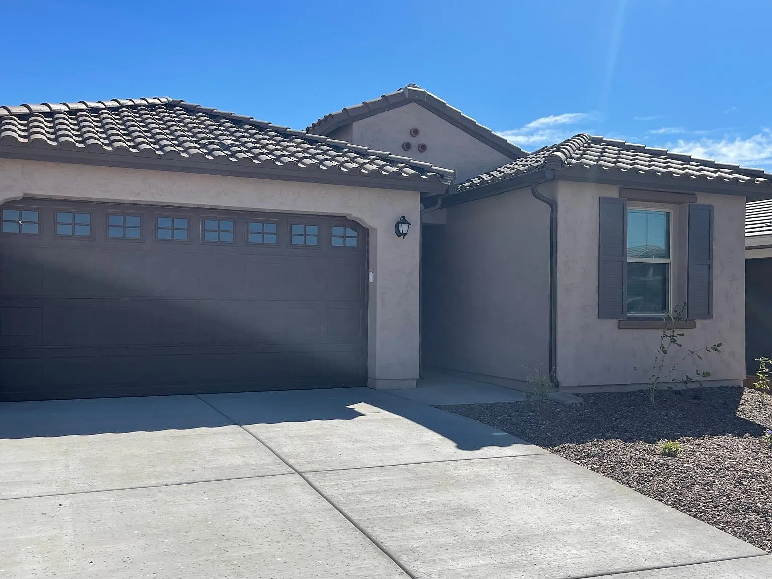 5 bed, 2500 sqft, $2,595 — Photo 2