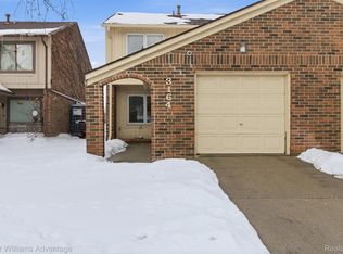 3164 Woods Cir, Detroit, MI 48207