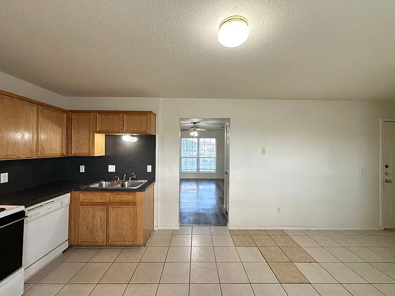 4004 Eula Bea Ct — Photo 9