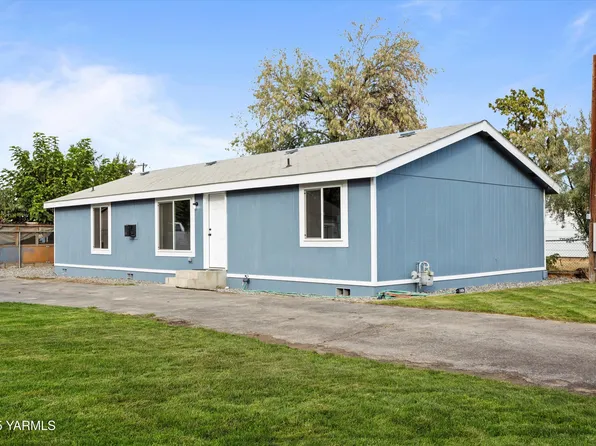 604 W 4th St, Wapato, WA 98951