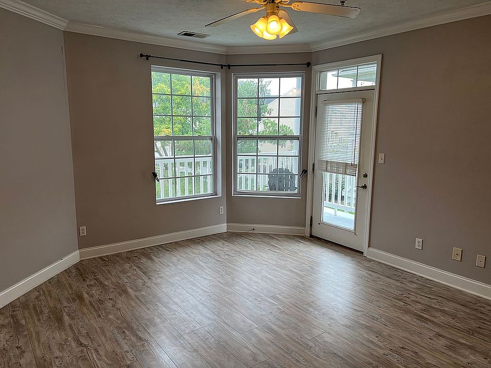 1318 Suncrest Vlg, WV 26505 Zillow