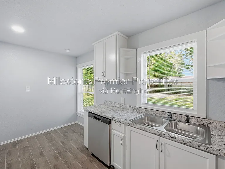 718 W Belden St — Photo 11
