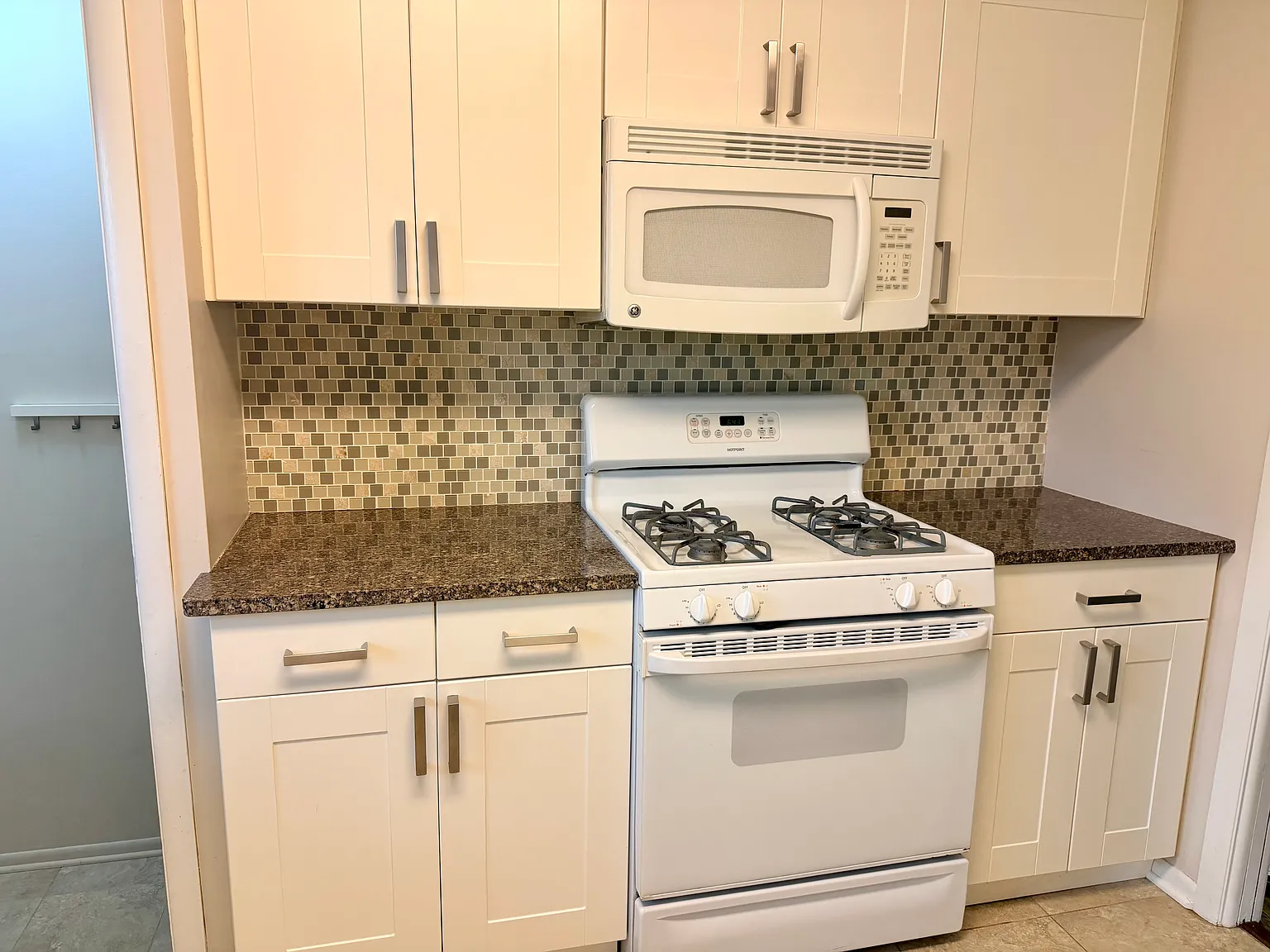 3 bed, 1009 sqft, $1,850 — Photo 3