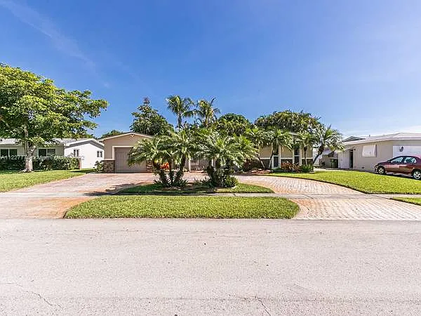 8661 NW 17th Ct — Photo 9