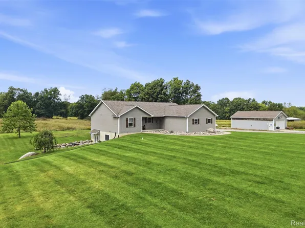 7433 Mabley Hill Rd, Fenton, MI 48430