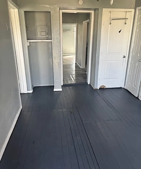 551 E Southcross Blvd — Photo 14