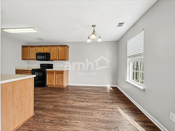 5th image of 8 Sandy Point Way